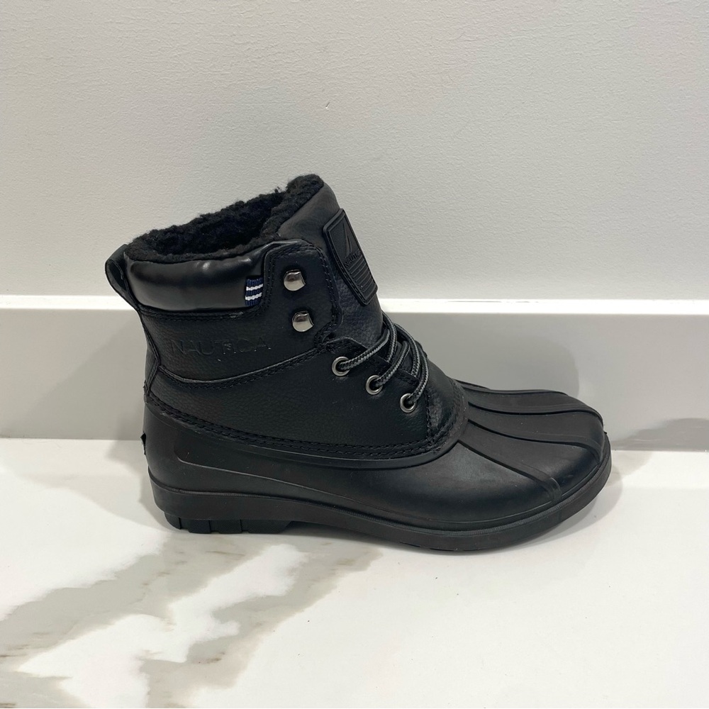 NEW Nautica Dazo Water Resistant Duck Boots (size 7)